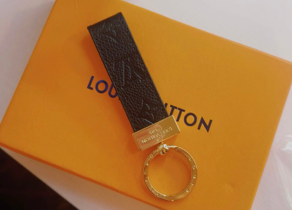 LIVI BLK KEYCHAIN