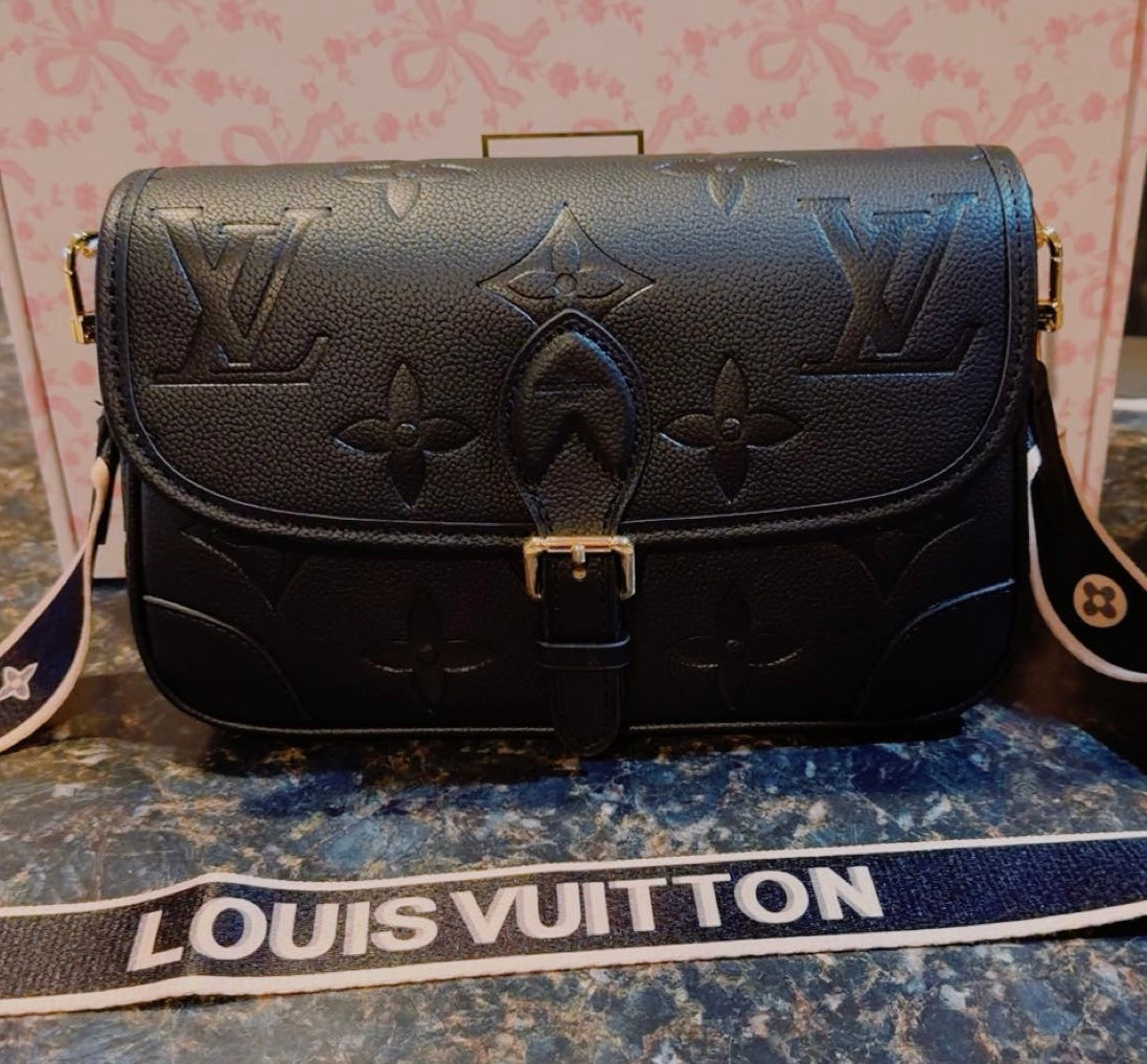 CARLY PURSE