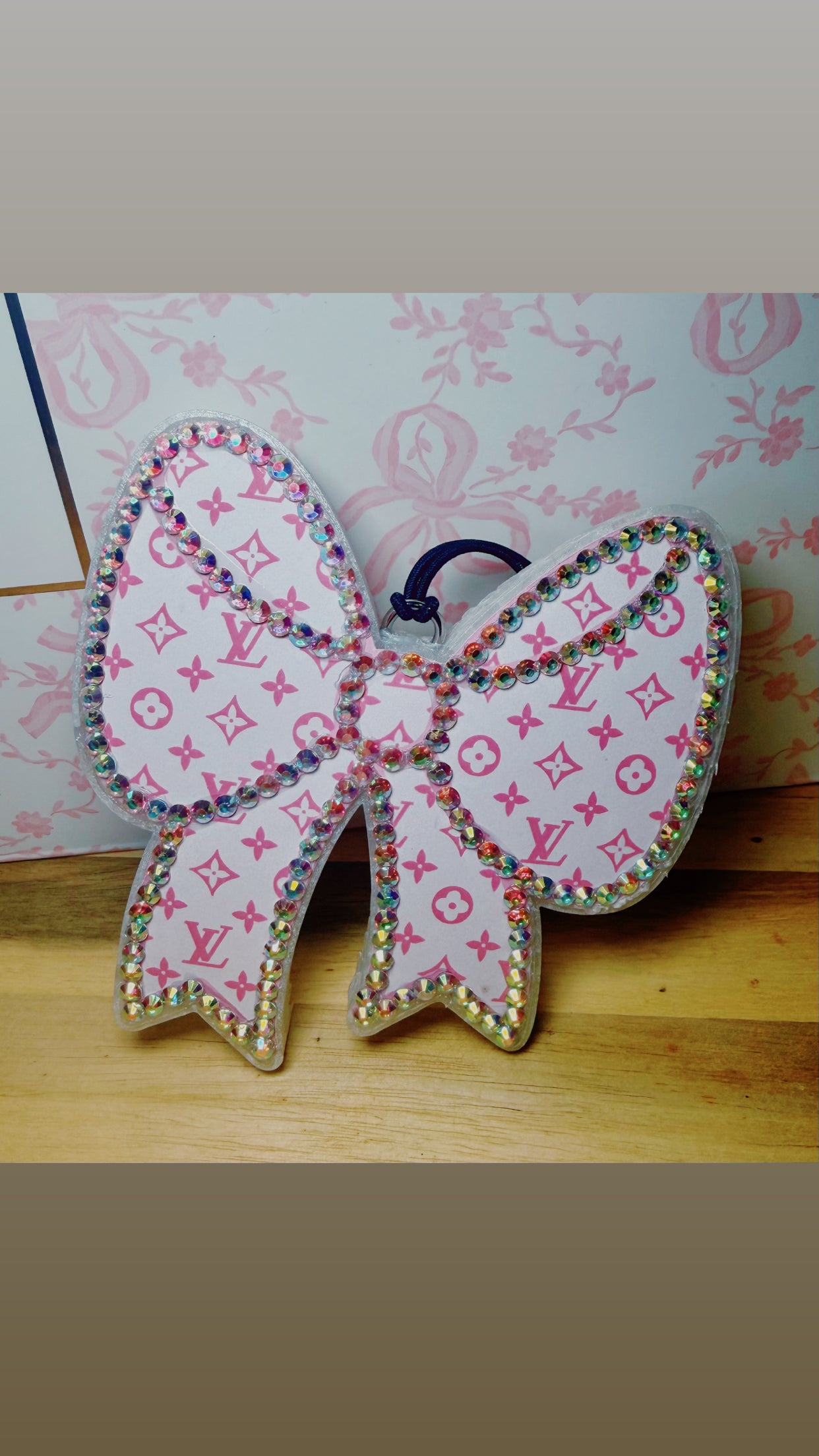 BEDAZZLED BOW FRESHIE